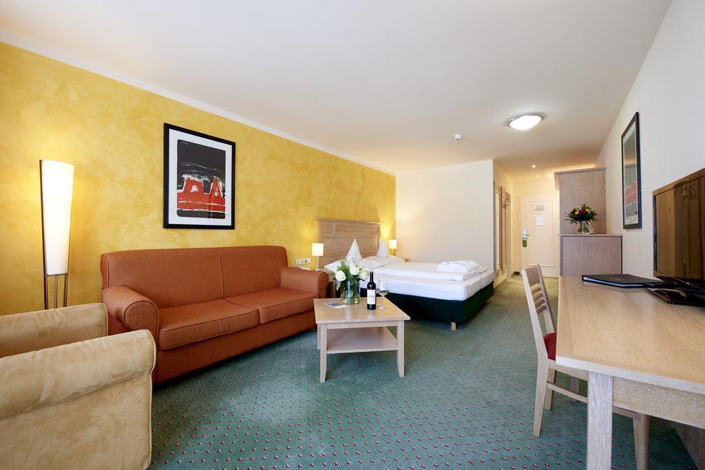 Das Hotel Eden - Das Aktiv- & Wohlfuehlhotel In Tirol Auf 1200M Hoehe 제펠드 인 티롤 외부 사진